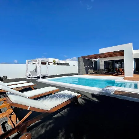 Nayra By Villalia פלאיה בלנקה